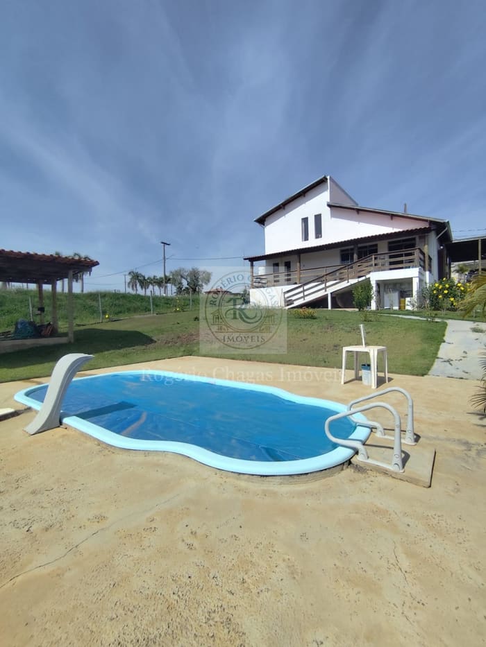 Casa 2 Dormitórios com Piscina — Vista Privilegiada, Residencial Fazenda Victória