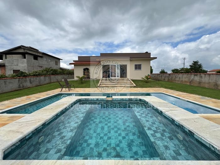 Casa mobiliada com 3 dormitórios e 1 Suíte, Piscina, Hidro e Energia Solar — Fazenda Victória